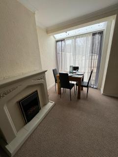 Hull House - Spring bank West - fridge freezer, Washing machine, sleeps 8 - Hull - 1