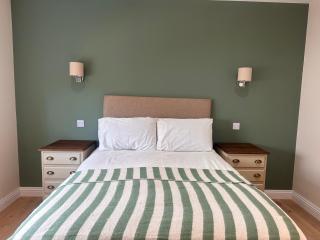 Lakeside Log Cabin - Legbourne - 3