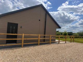 Lakeside Log Cabin - Legbourne - 9