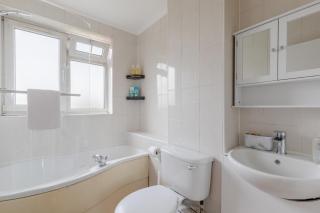 Well-located 3BD Flat with Private Balcony - Londra - 6