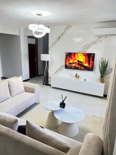 Chic 2BR Masaki Hide away, With POOL & GYM - Dar es Salaam - 0