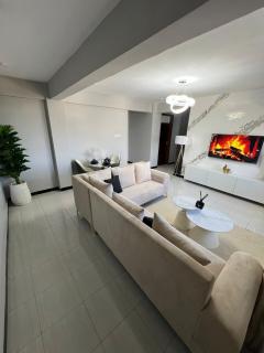 Chic 2BR Masaki Hide away, With POOL & GYM - Dar es Salaam - 9