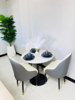 Chic 2BR Masaki Hide away, With POOL & GYM - Dar es Salaam - 2