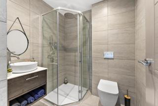 Winter Offer! Chic Large Leeds Apartment - Parking - 3