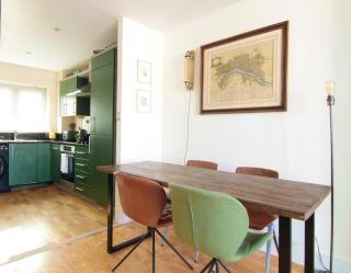 Tower Bridge - Stunning 2 Bed Ensuite Flat - 9