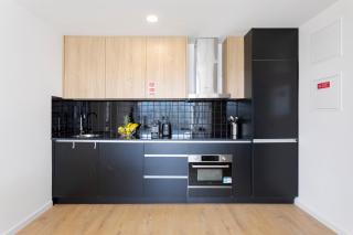 HostWise - Bright Flat with Balcony and Garage - Vila Nova de Gaia - 1