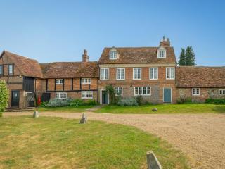 Pass the Keys Chilterns Farm House - West Wycombe Park - 0