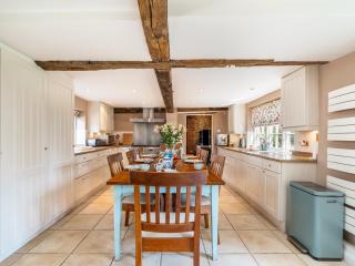 Pass the Keys Chilterns Farm House - West Wycombe Park - - 7