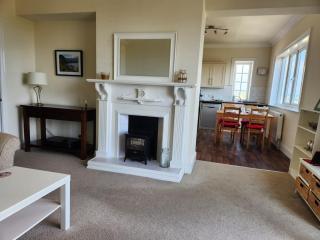 80 Filey Road - 2 bed first floor apartment with sea views and parking - Scarborough - 2