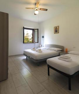 Benny, Family Flat with Garden & BBQ Near Maratea by Kaizen Stays - La Marinella - 5
