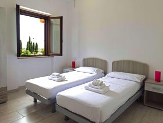 Benny, Family Flat with Garden & BBQ Near Maratea by Kaizen Stays - La Marinella - 4