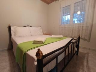 Blue Fish Halkidiki - 2Bdr Retreat with Epic Terrace & Sea Views - 400m from the Beach - 8