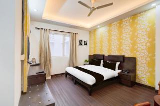 Super Townhouse Sector 51 Noida Near Metro Station - Noida - 0
