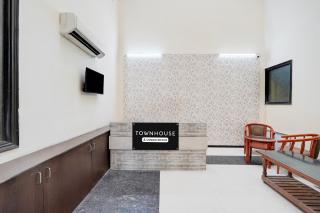Super Townhouse Sector 51 Noida Near Metro Station - Noida - 8