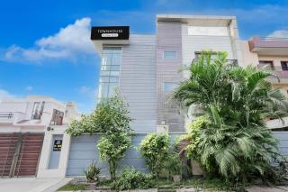 Super Townhouse Sector 51 Noida Near Metro Station - Noida - 9