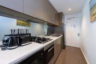 Convenient 1BR Apartment in the CBD with Parking - Melbourne - 4