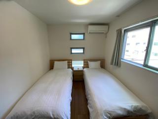 Spacious 3-story house with 4 bedrooms! - Osaca - 4