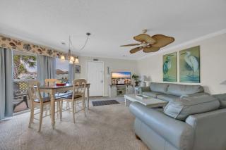 Shorehaven Lakefront & Steps to Beach w Pool and Grill - Myrtle Beach - 5