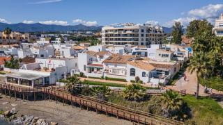 Azul on the New Golden Mile 1min walk from beach by Allstay - 7