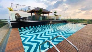 2BR Flat with Pool and Balcony near Cochin Airport - Cochin - 3