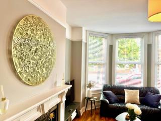 The Urban Oasis - Great location near Pubs, Restaurants and more! Bus links on doorstep - Belfast - 9
