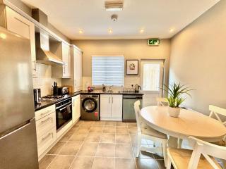 The Urban Oasis - Great location near Pubs, Restaurants and more! Bus links on doorstep - Belfast - 7