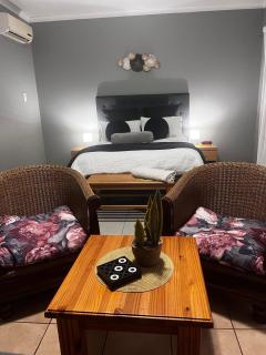 Platinum Airport Lodge & Guesthouse - Pretoria - 5