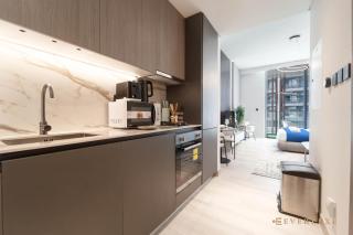 Chic & Luxurious Studio Pool View The Grove - 7