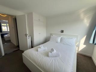 2 Bed Beach Apartment with Pool! - Mawgan Porth - 3