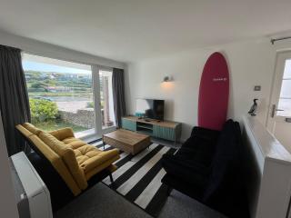 2 Bed Beach Apartment with Pool! - Mawgan Porth - 0