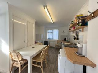 2 Bed Beach Apartment with Pool! - Mawgan Porth - 5
