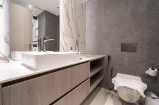 Chic & Luxurious Studio Pool View The Grove - 5