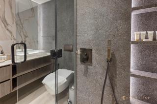 Chic & Luxurious Studio Pool View The Grove - 4