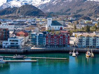 Svolvær Harbour Sea View Apt - 9