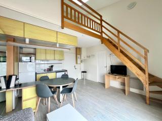 Apartment with Balcony & Pool in La Rochelle - 0