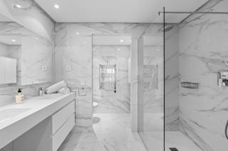 Golden Shore Seafront Apartment - 3