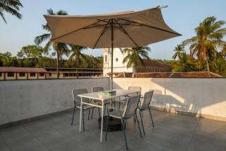SaffronStays Miami - 4BR pet-friendly villa with glass-bottom pool, rooftop bar & Candolim proximity in North Goa - 5