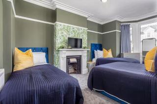 Room 3 plus optional additional lounge area with double sofa bed, 23 Deganwy Avenue - Llandudno - 6