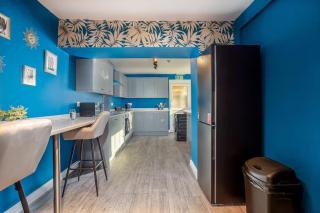 Room 3 plus optional additional lounge area with double sofa bed, 23 Deganwy Avenue - Llandudno - 3