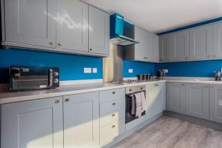 Room 3 plus optional additional lounge area with double sofa bed, 23 Deganwy Avenue - Llandudno - 1