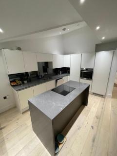 3 Bedroom Ground Floor Flat in Period Property - 4