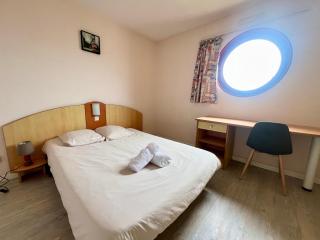 Apartment with Balcony & Pool in La Rochelle - 5