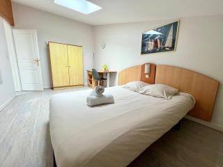 Apartment with Balcony & Pool in La Rochelle - 6