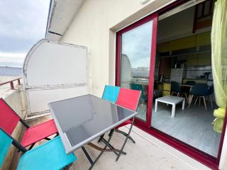 Apartment with Balcony & Pool in La Rochelle - 8