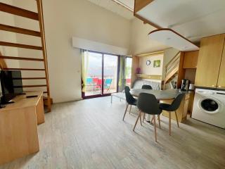 Apartment with Balcony & Pool in La Rochelle - 2