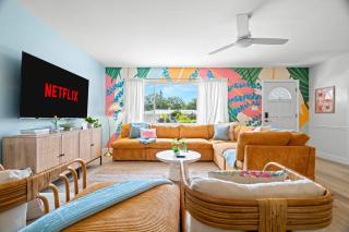 Playcation Putt Putt Pool Tiki Bar Game Room - Largo - 4