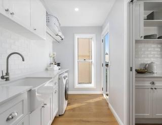 Visually beautiful and features the finest inclusions - Brisbane - 9