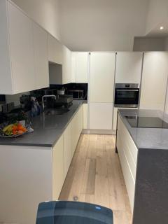 3 Bedroom Ground Floor Flat in Period Property - 5