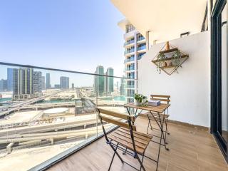 Elegant 1BDR for Corporate, Executive, Business Stays - 3 min walk to ADGM, Cleveland & Galleria - Big Balcony - Canal View - High Floor - 8