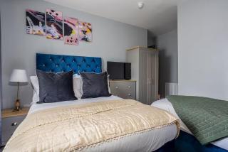 Room 5 plus optional additional lounge area with double sofa bed, 23 Deganwy Avenue - Llandudno - 0